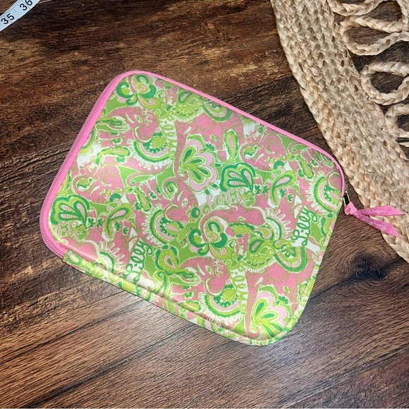 Lilly Pulitzer iPad Tablet Sleeve Case Zip Pink Green Floral Neoprene 8x10 - Picture 2 of 6